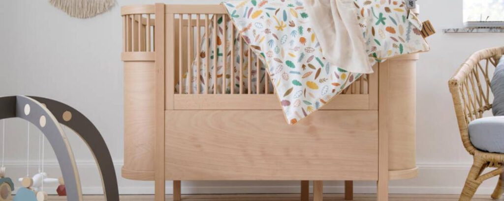 Scandinavische babykamer stijl wieg van Sebra
