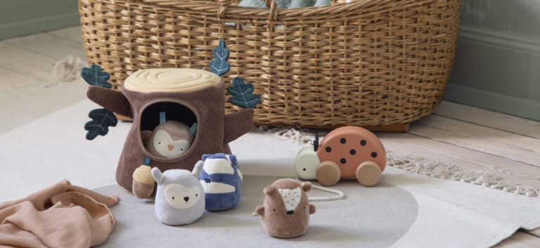 pluche speelgoed bosdieren in kindrkamer