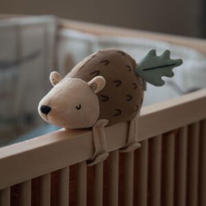 Muziekdoosje aan bed in de vorm van een egel