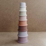 stapeltoren in pastelkleuren