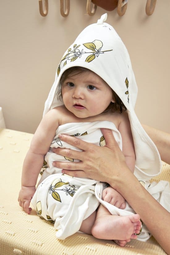 baby met badcape citroen