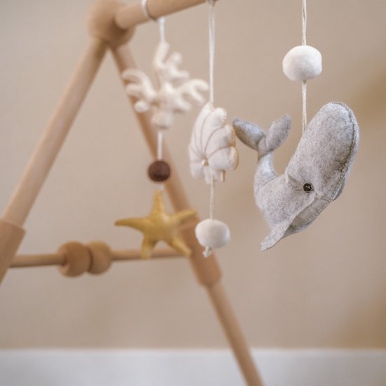 Babygym met vilten hangers in zeethema