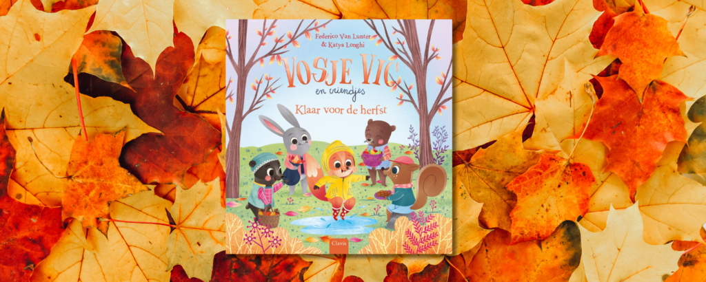 boek over de herfst tussen herfstbladeren